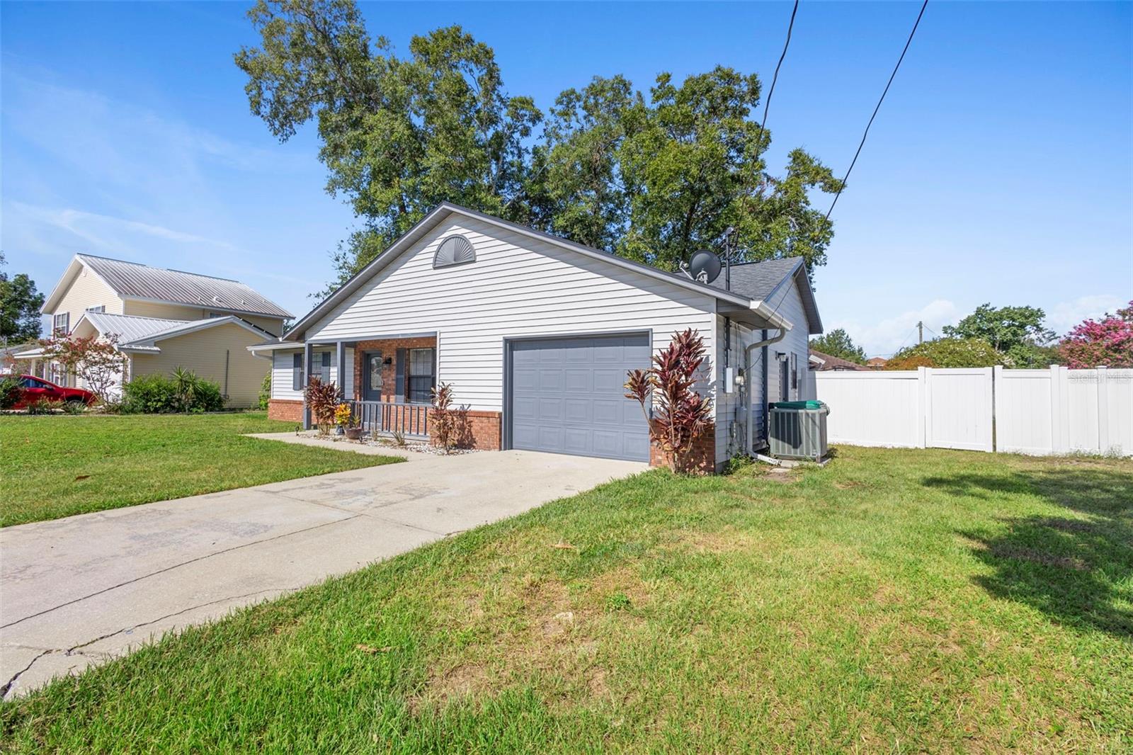 Image 4 of 53 For 1150 Orangewood Avenue