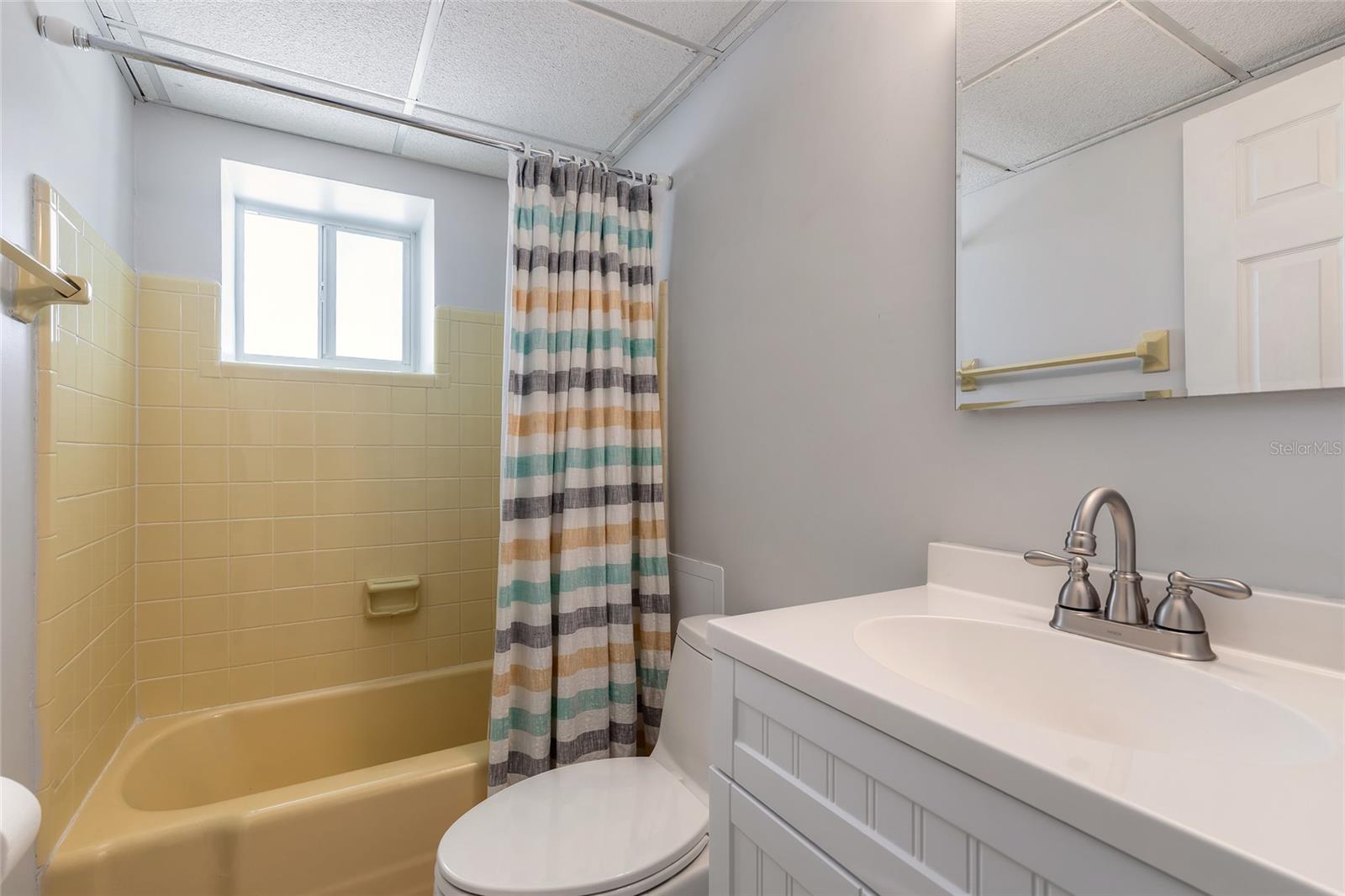 Image 13 of 19 For 2727 Atlantic Avenue 4190