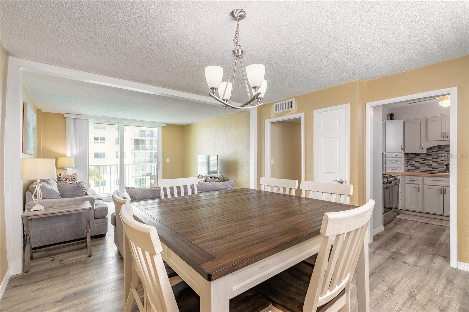 Image 6 of 19 For 2727 Atlantic Avenue 4190