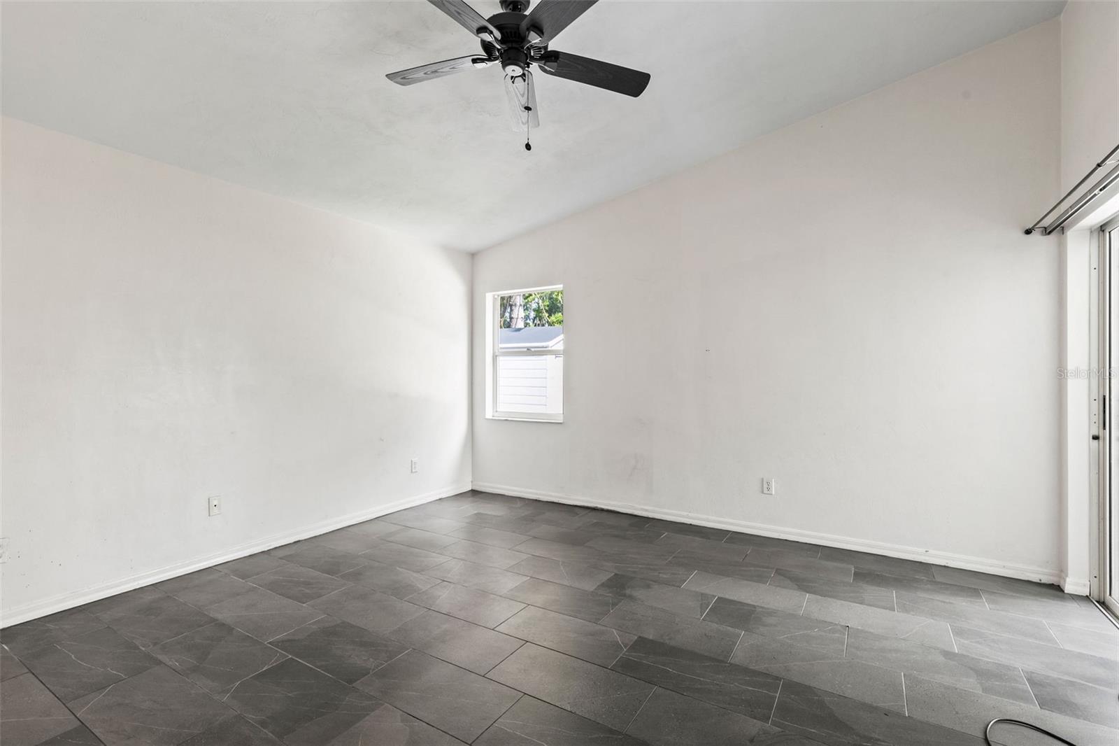 Image 13 of 42 For 1037 Deer Springs Road