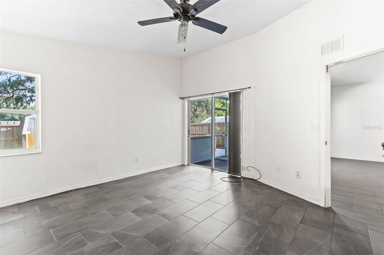 Image 14 of 42 For 1037 Deer Springs Road