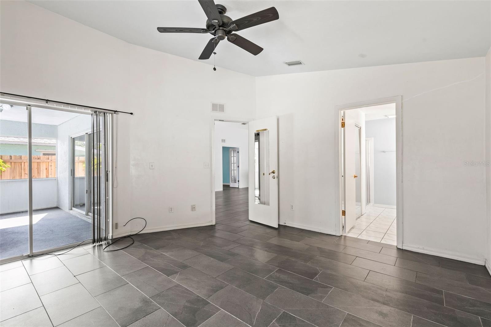 Image 15 of 42 For 1037 Deer Springs Road