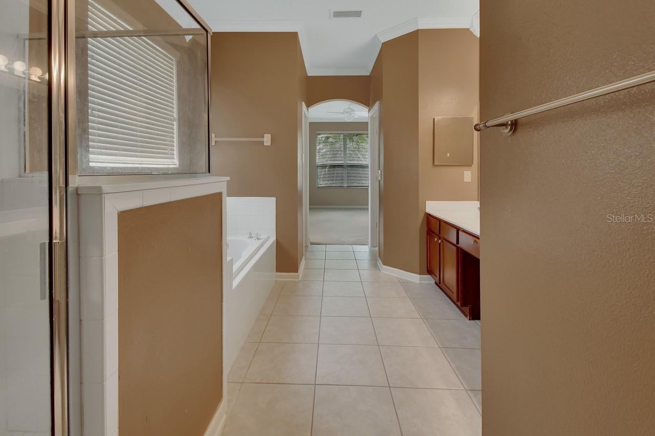 Image 22 of 57 For 615 Ravenshill Way