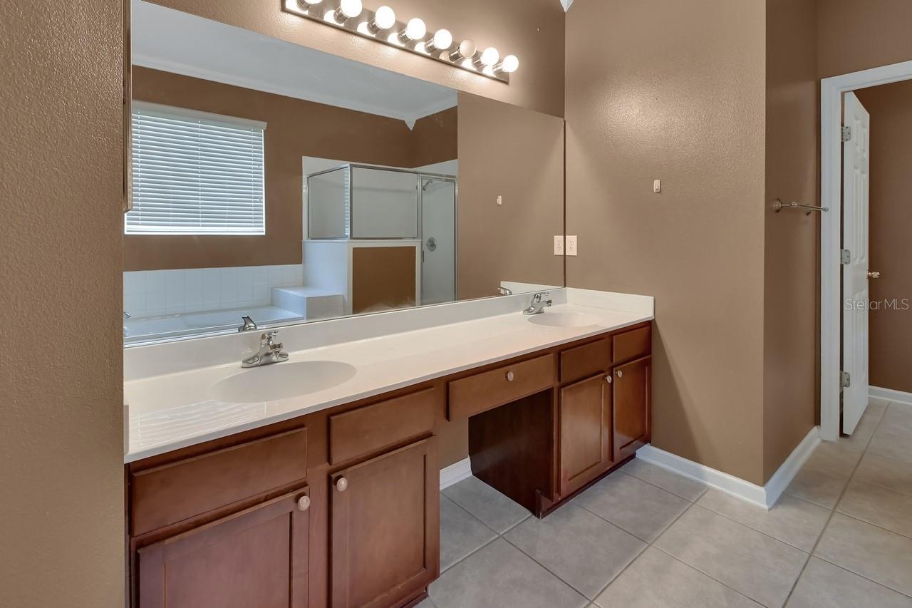 Image 23 of 57 For 615 Ravenshill Way