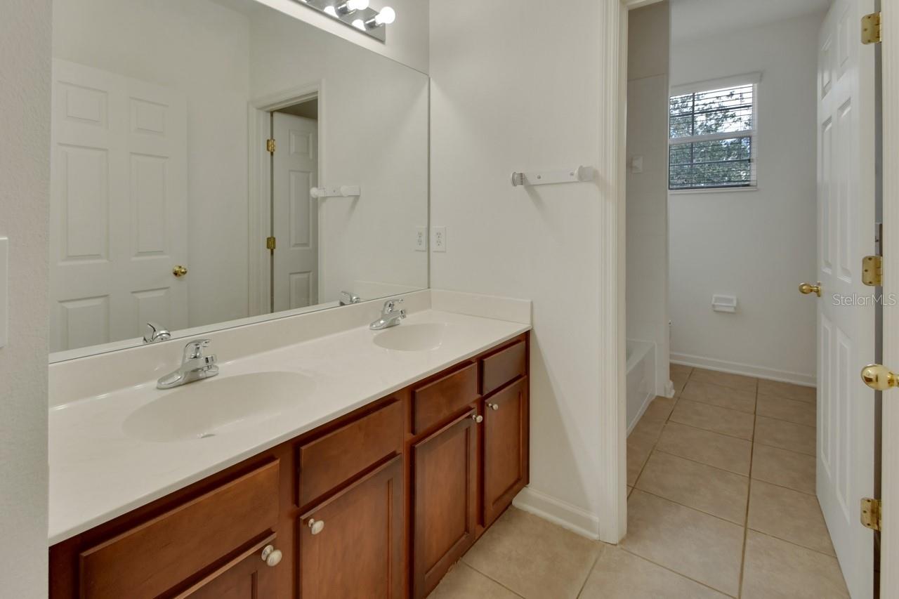 Image 31 of 57 For 615 Ravenshill Way