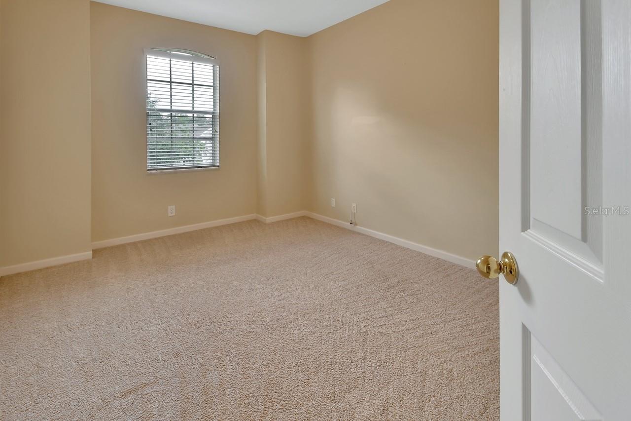 Image 35 of 57 For 615 Ravenshill Way