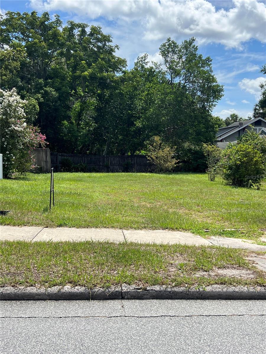 Listing Details for 235 Adelle Avenue, DELAND, FL 32720