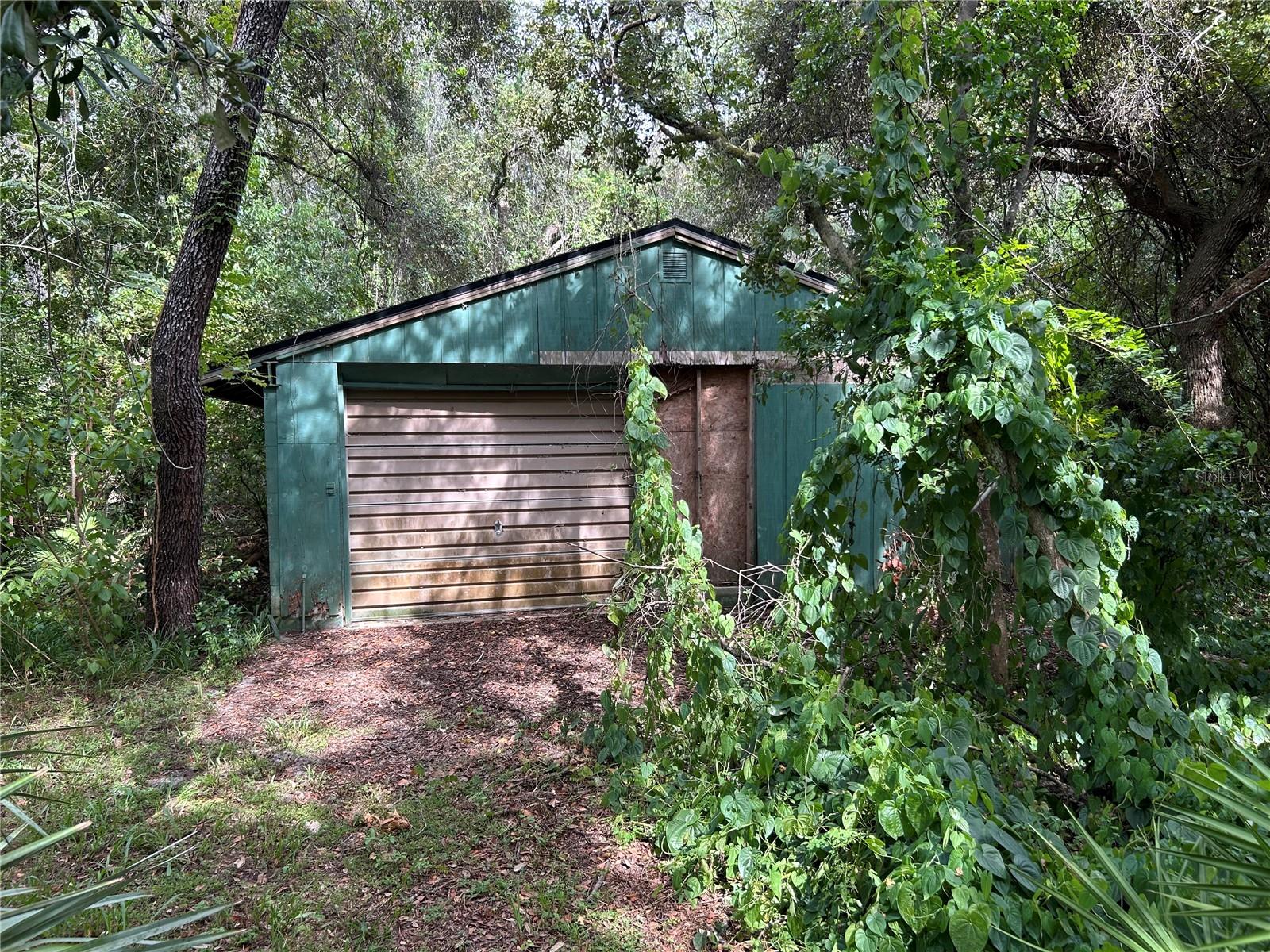 Image 11 of 34 For 265 Shady Lane