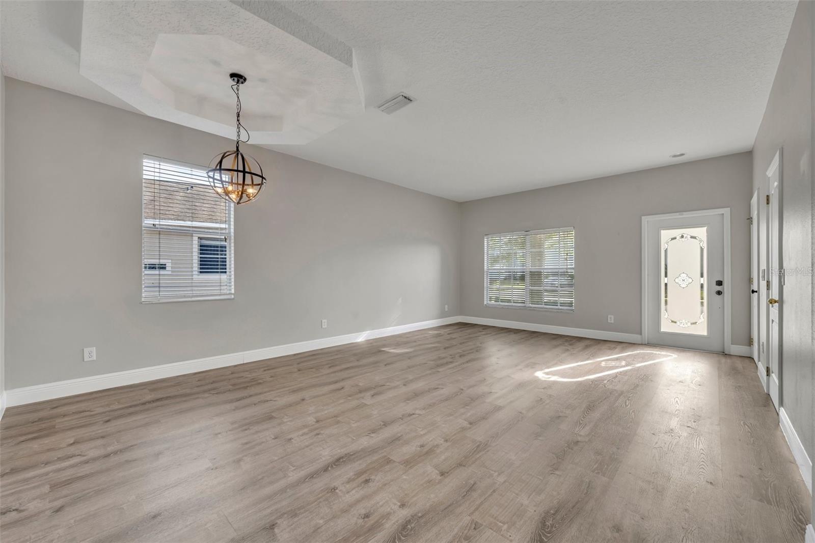 Image 6 of 55 For 486 Sycamore Springs Street