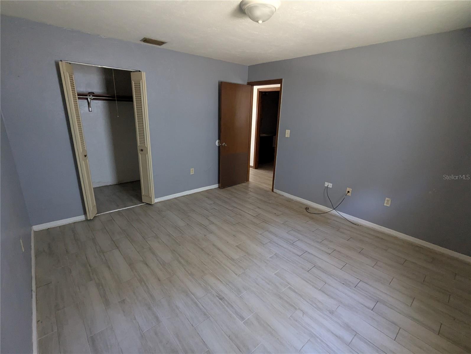 Image 11 of 17 For 830 Clake Street