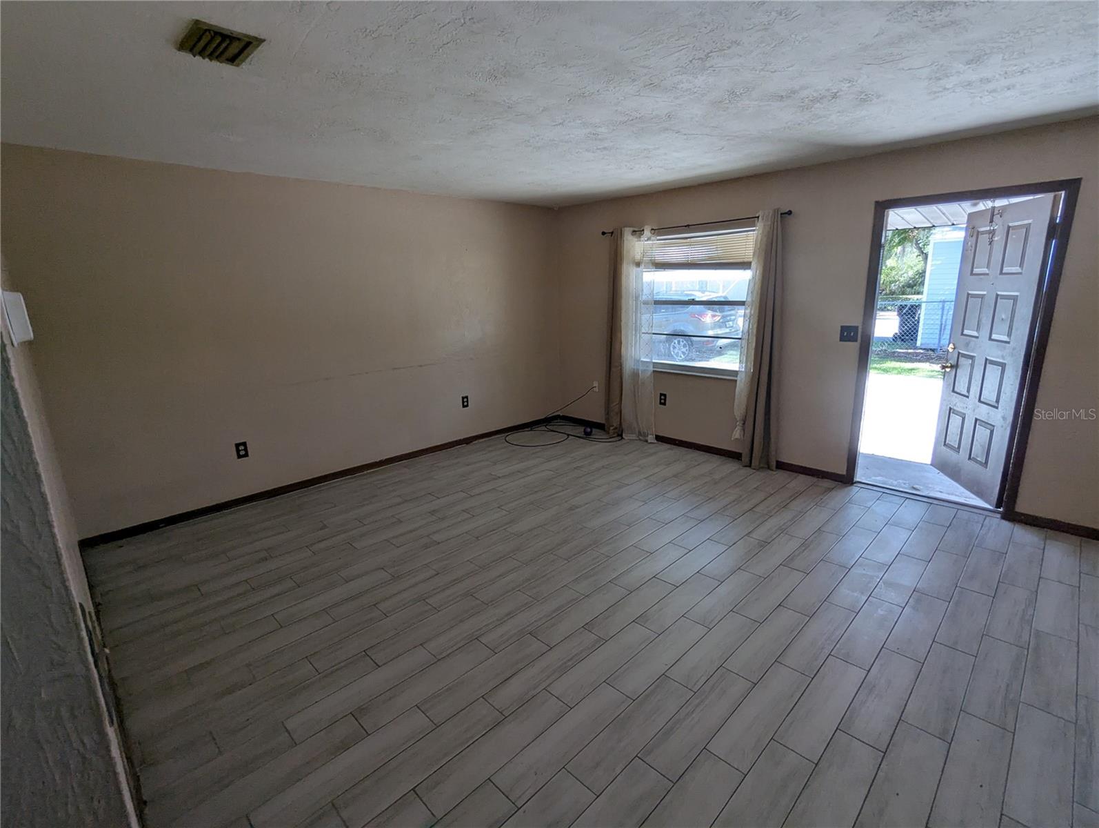 Image 12 of 17 For 830 Clake Street