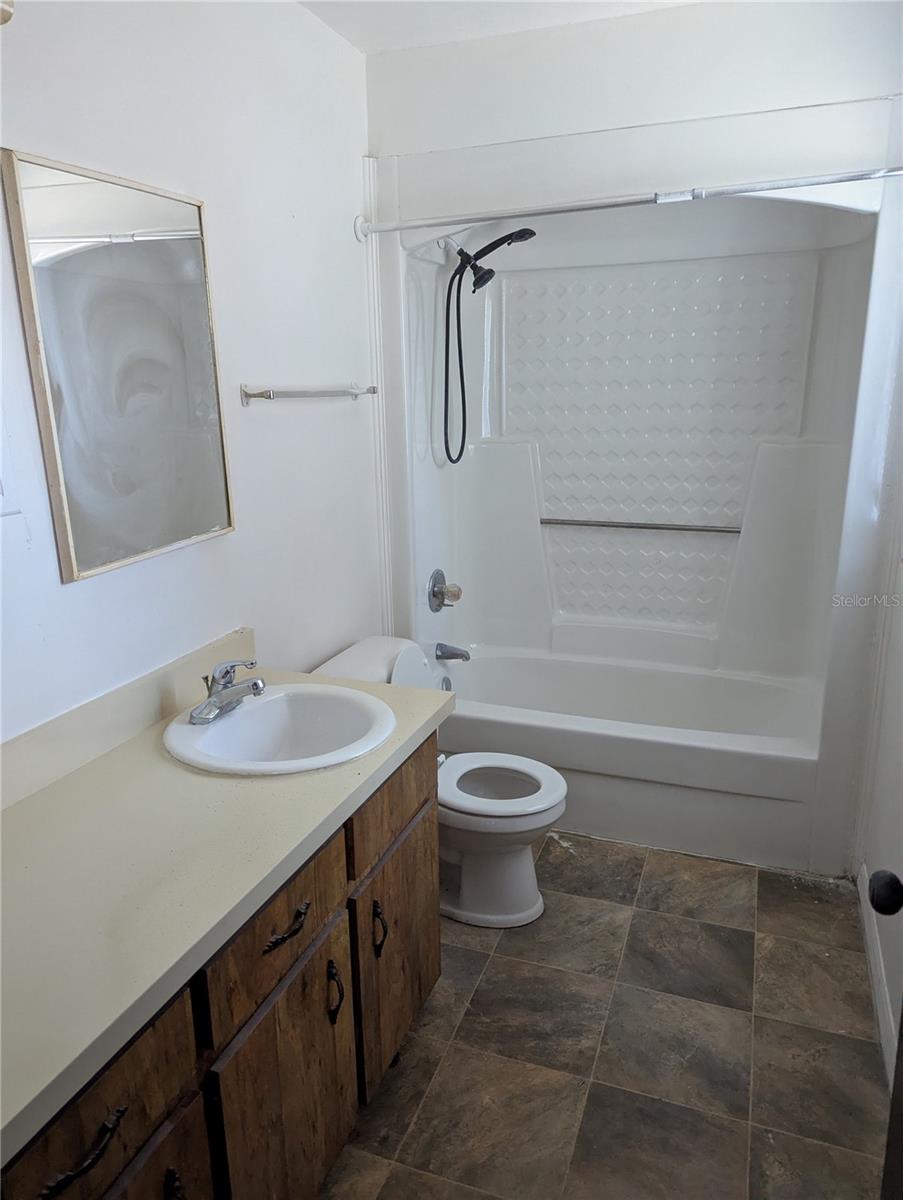 Image 16 of 17 For 830 Clake Street