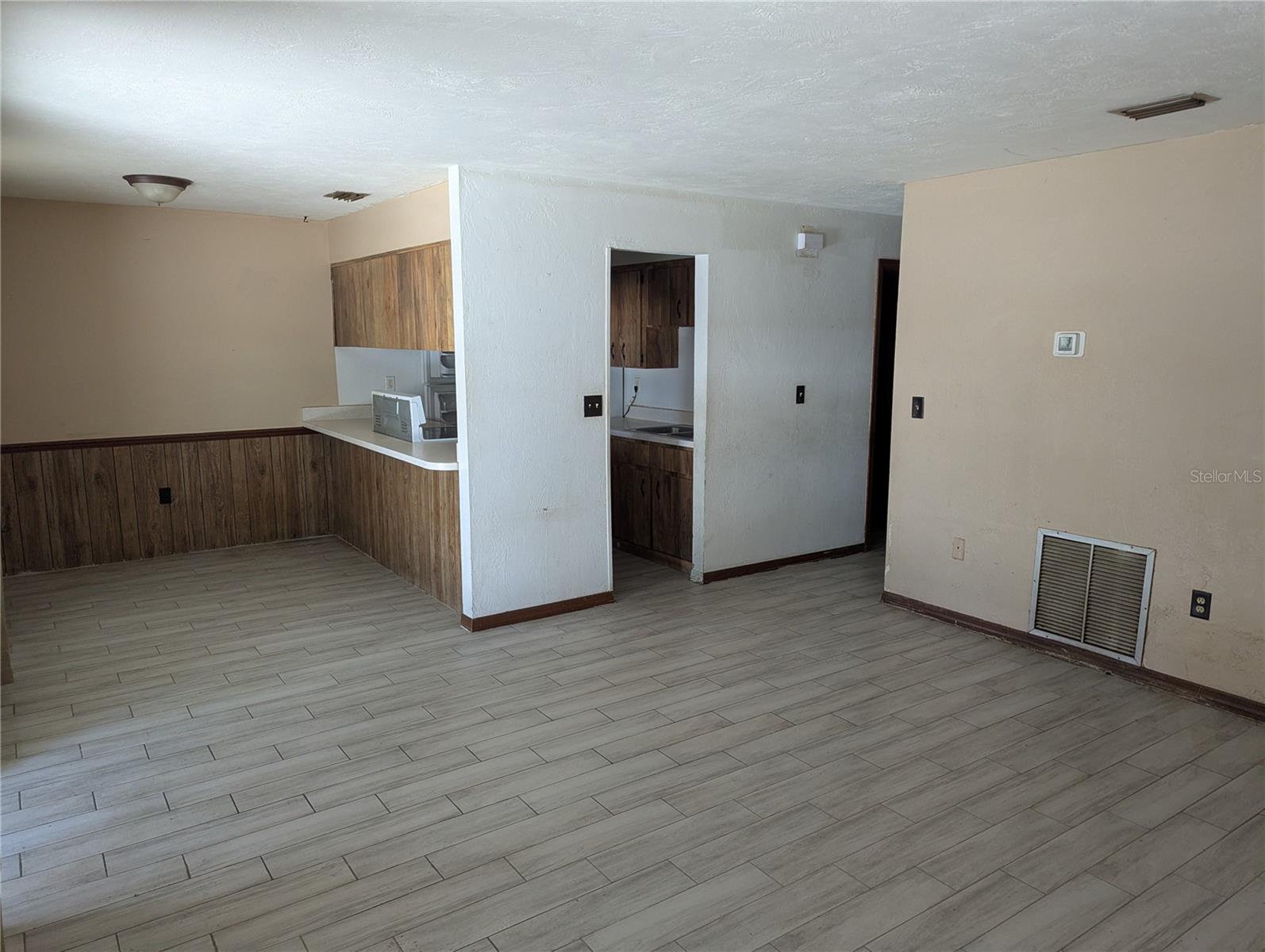 Image 4 of 17 For 830 Clake Street