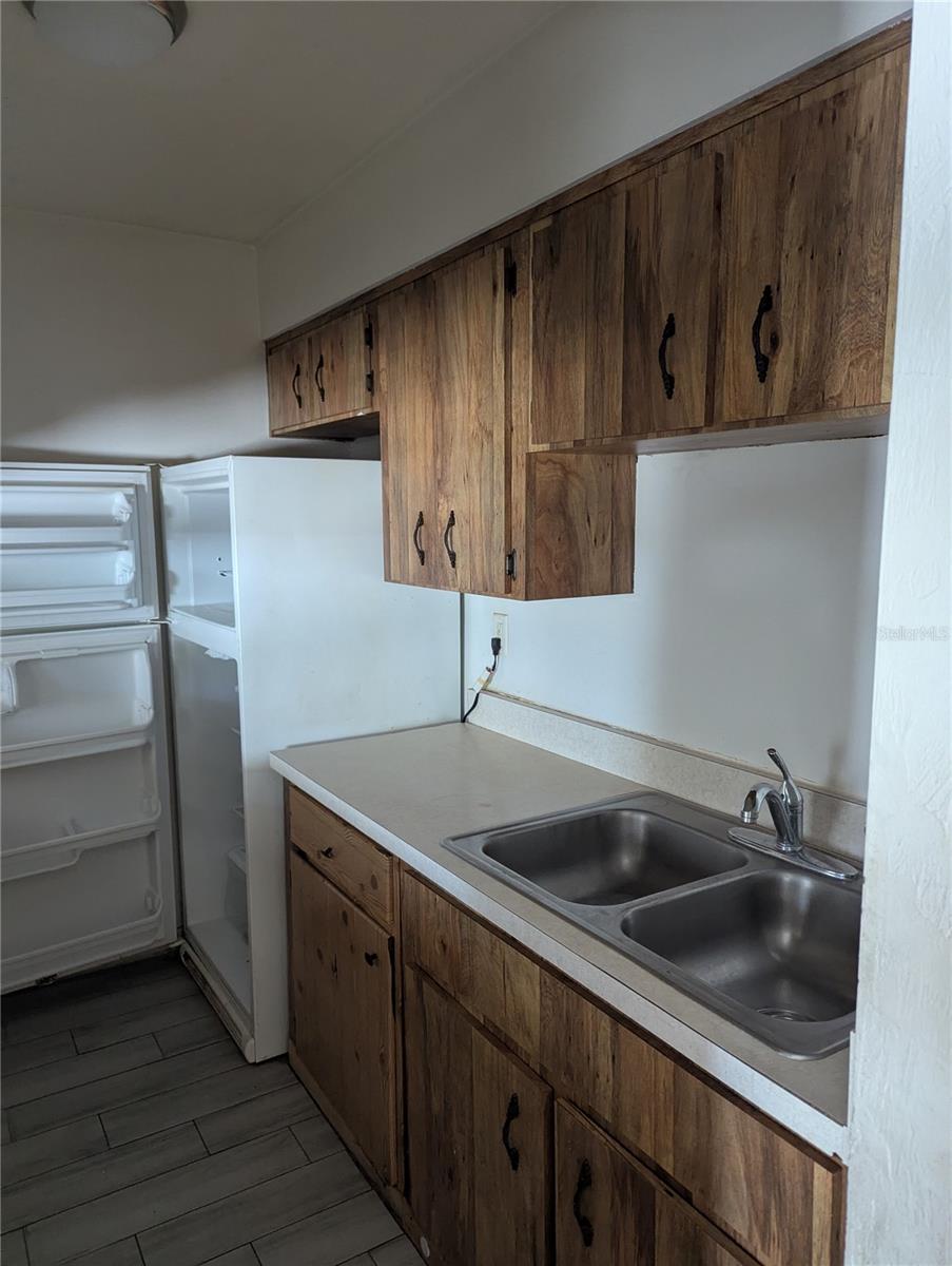 Image 6 of 17 For 830 Clake Street