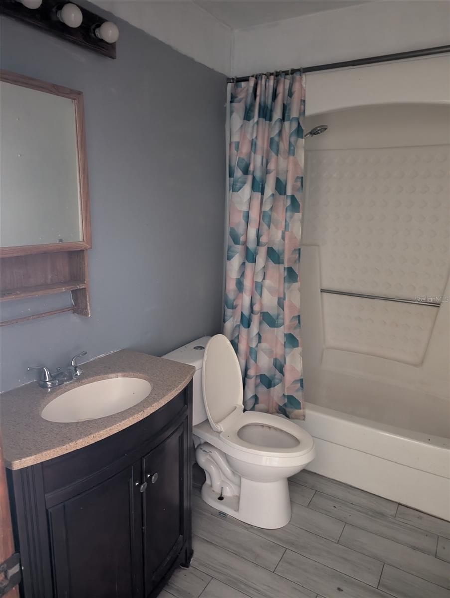 Image 8 of 17 For 830 Clake Street