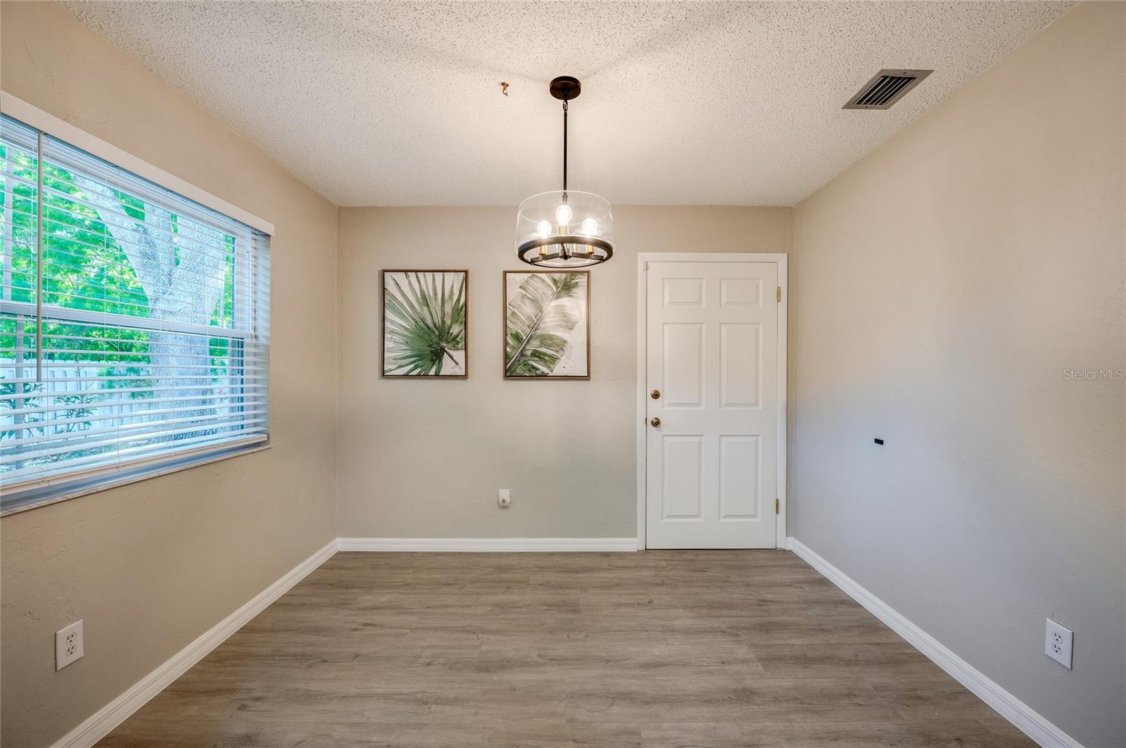 Image 13 of 46 For 912 Tree Garden Drive