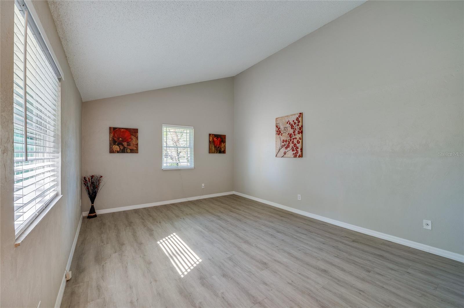 Image 7 of 46 For 912 Tree Garden Drive