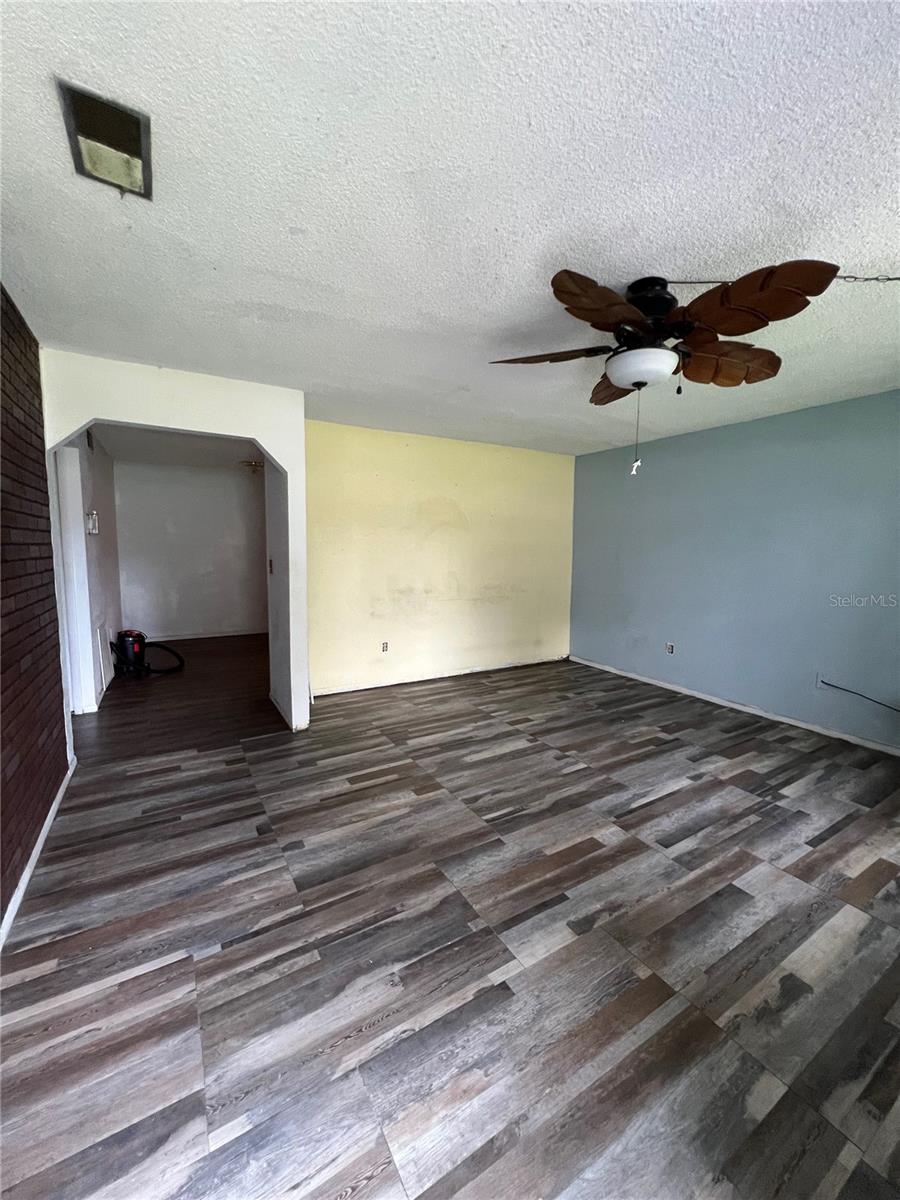 Image 5 of 27 For 205 Holly Drive