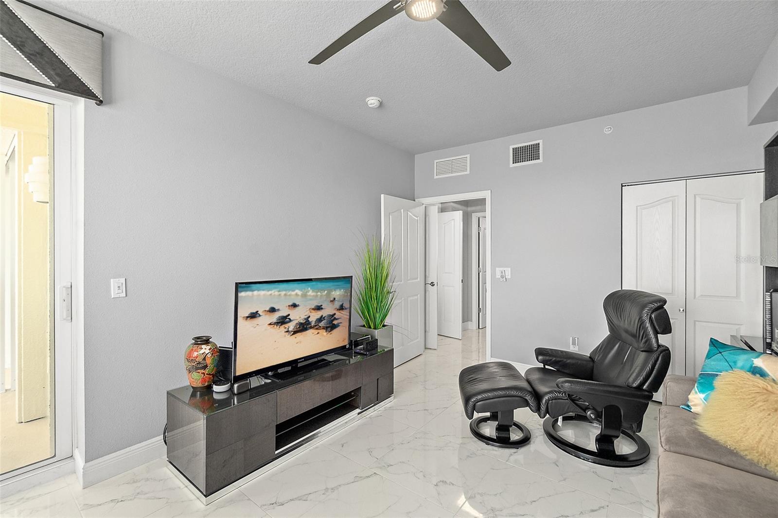 Image 21 of 44 For 2300 Atlantic Avenue 1402