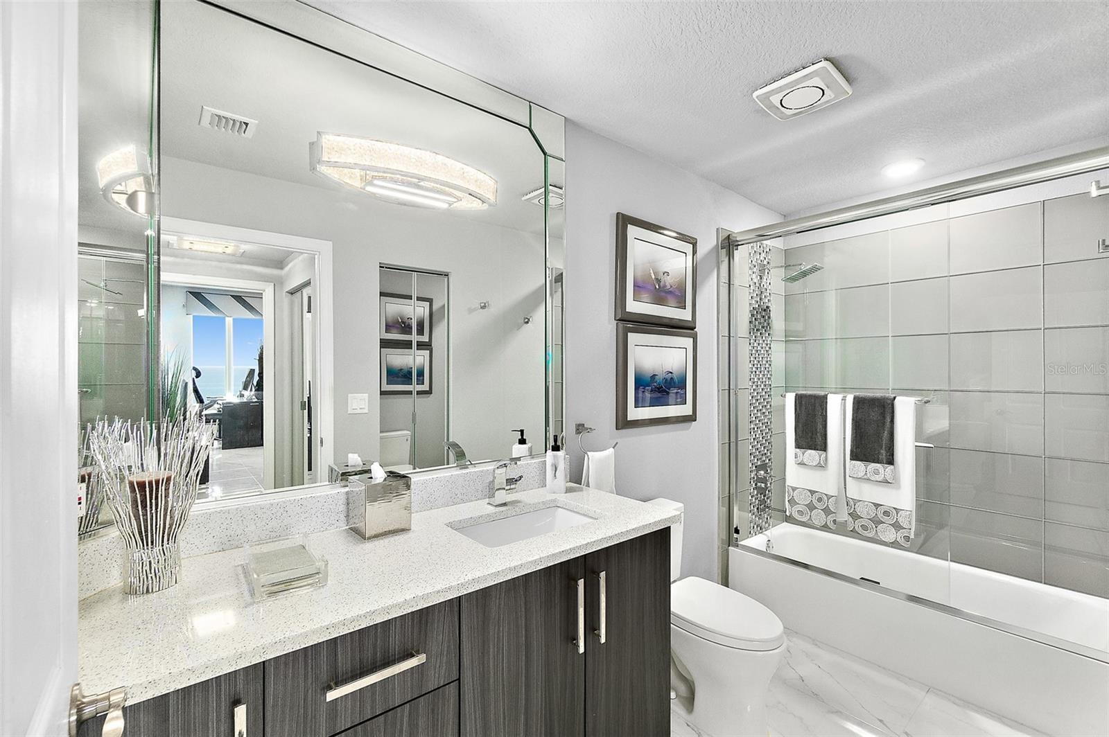 Image 22 of 44 For 2300 Atlantic Avenue 1402