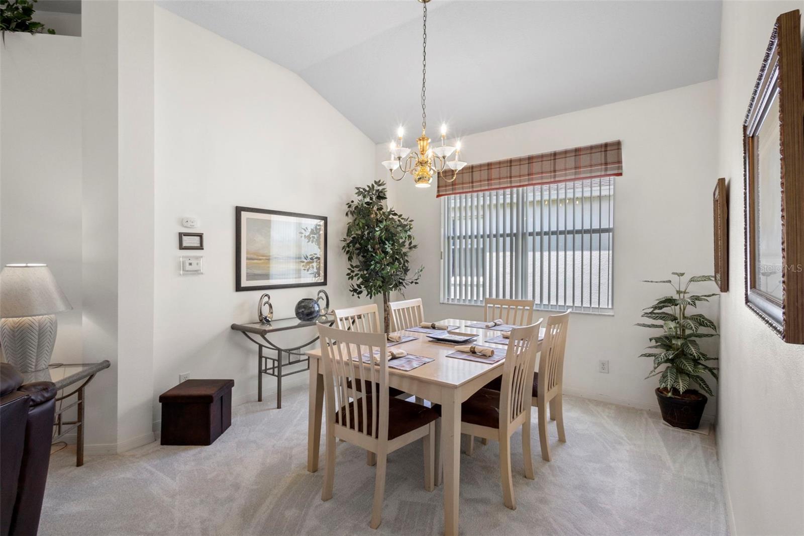 Image 14 of 56 For 253 Calabay Parc Boulevard