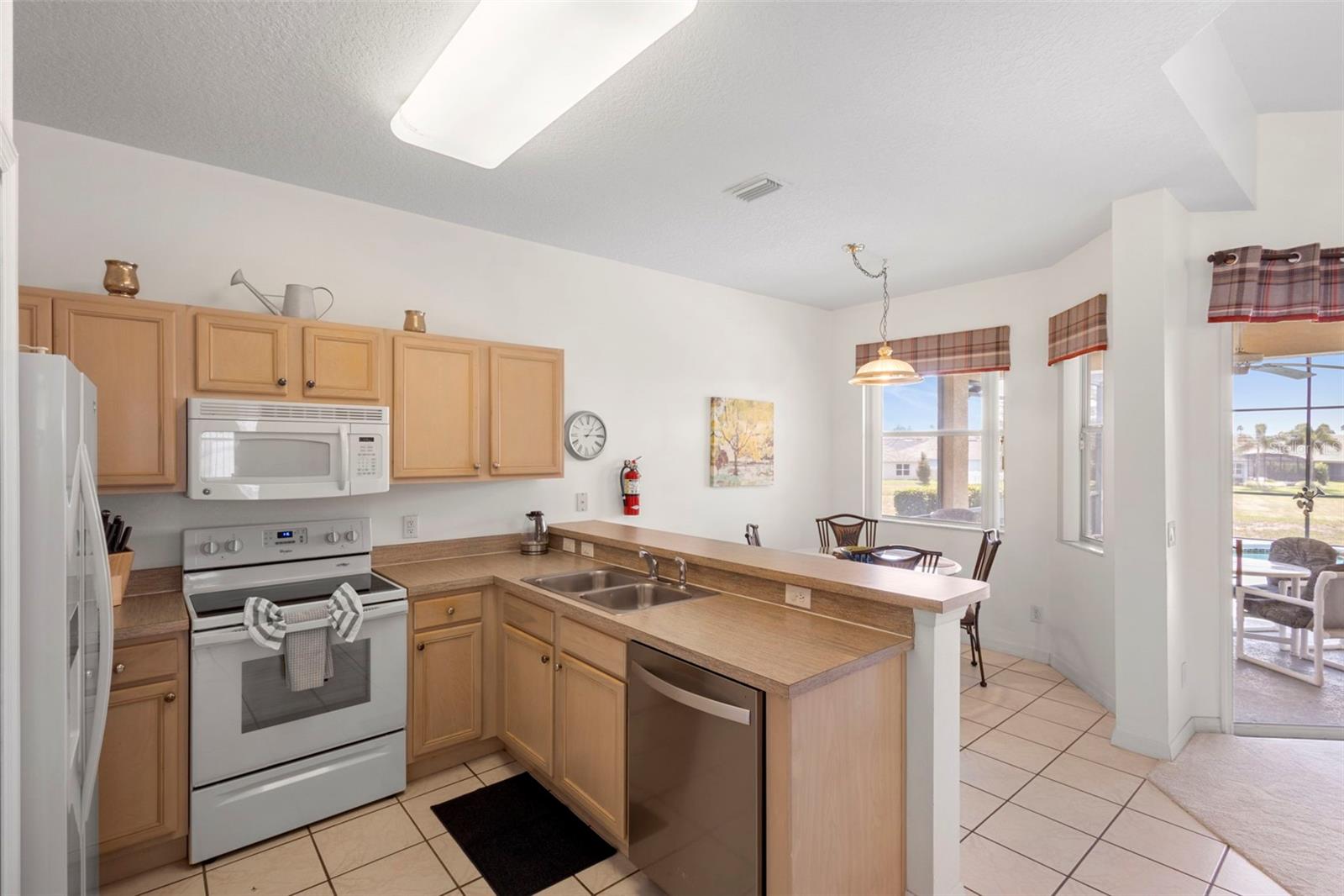 Image 16 of 56 For 253 Calabay Parc Boulevard