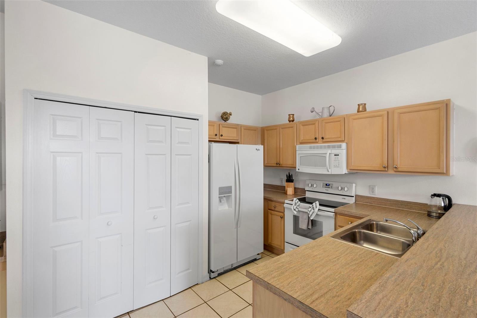 Image 18 of 56 For 253 Calabay Parc Boulevard