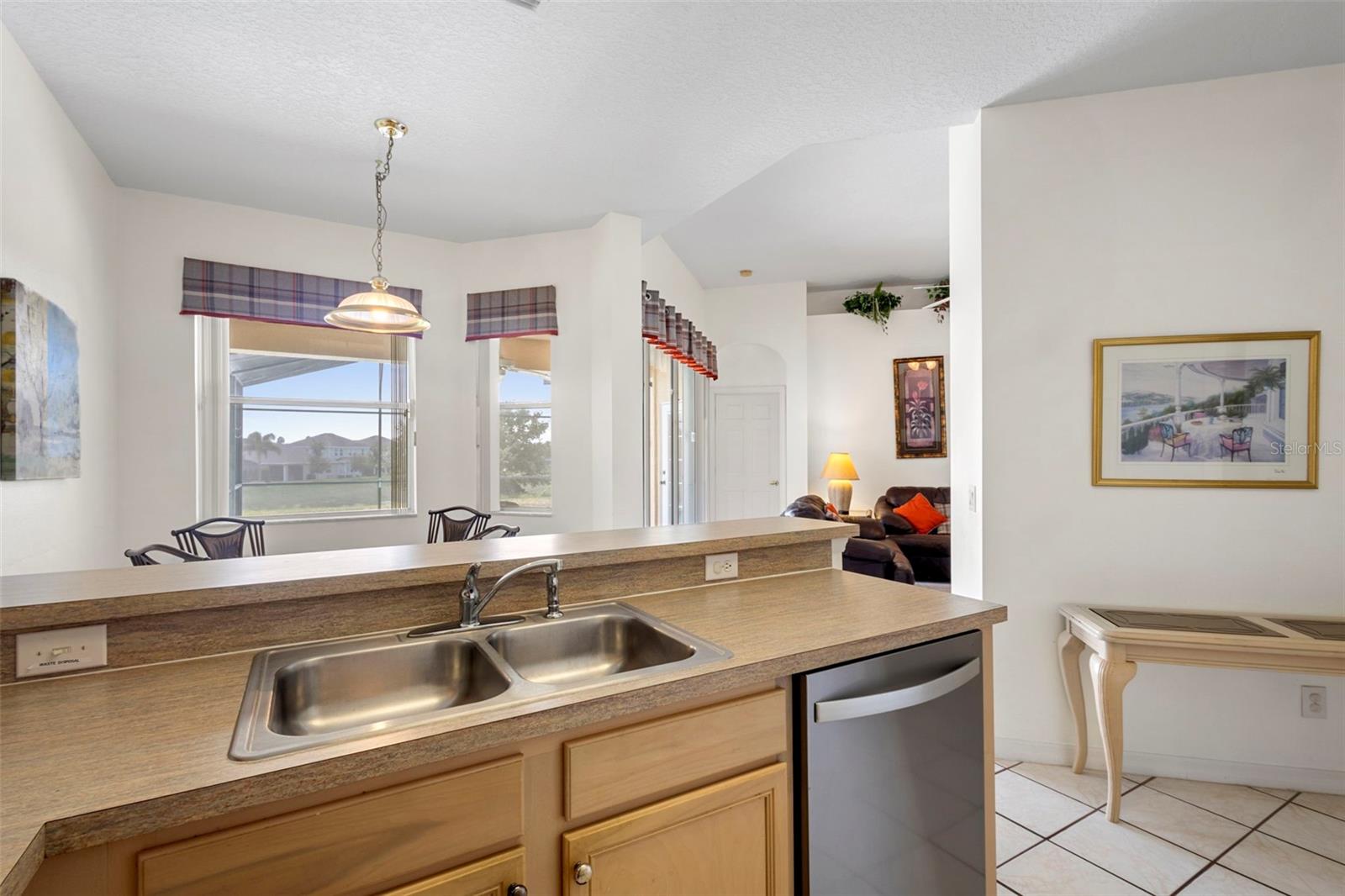 Image 20 of 56 For 253 Calabay Parc Boulevard