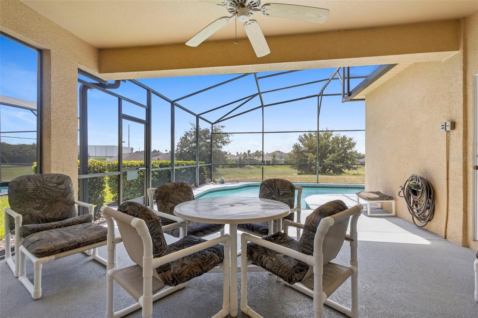 Image 38 of 56 For 253 Calabay Parc Boulevard