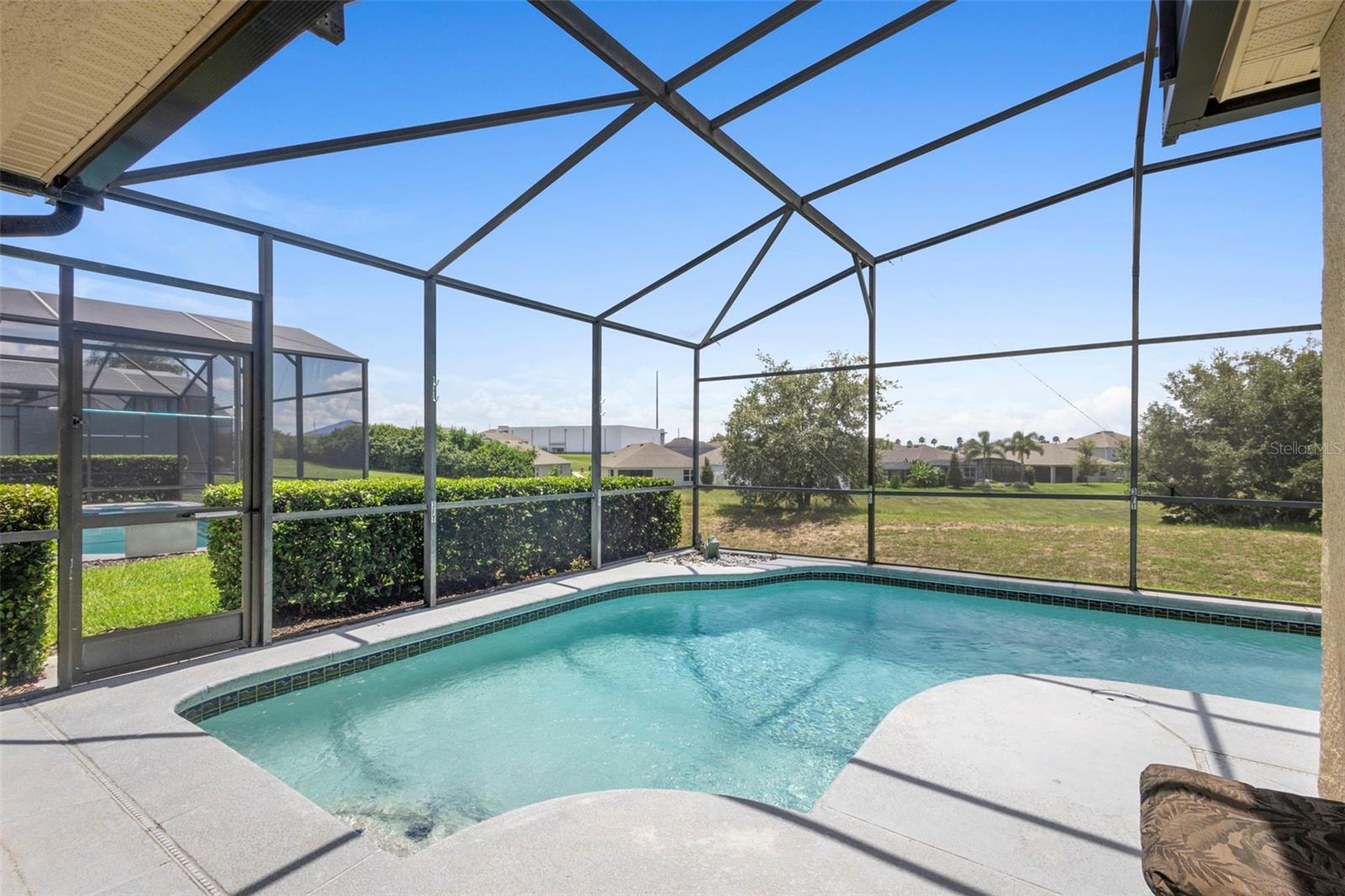 Image 39 of 56 For 253 Calabay Parc Boulevard