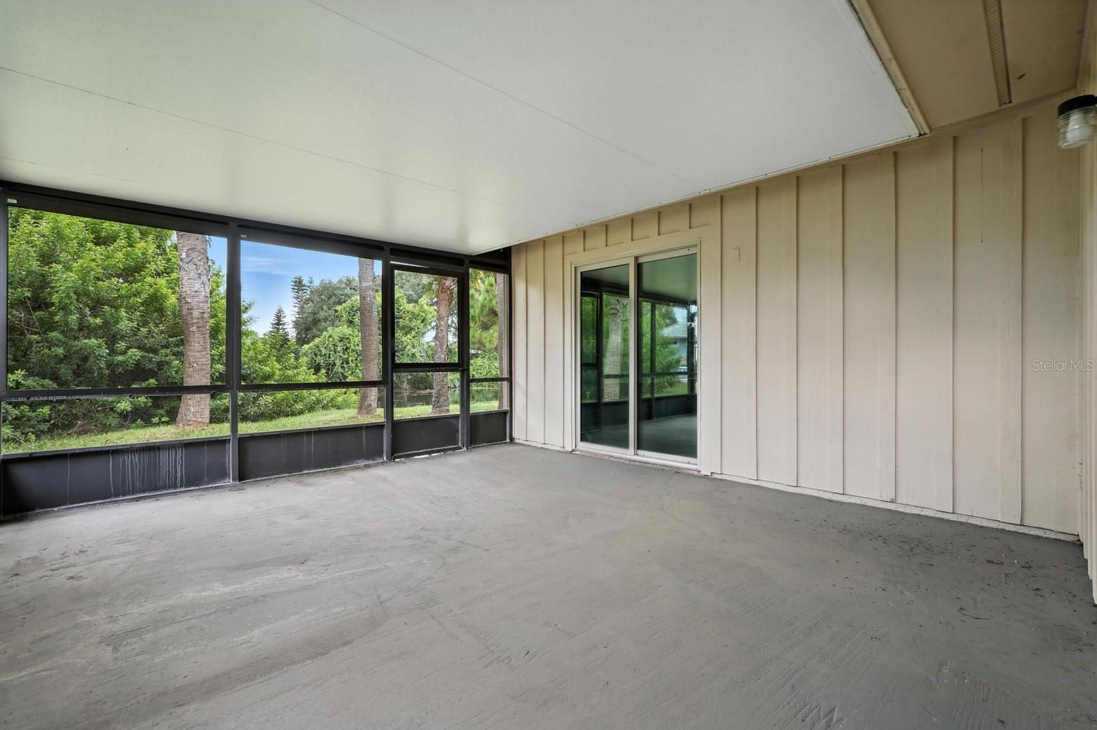 Image 21 of 27 For 905 Pelican Bay Drive
