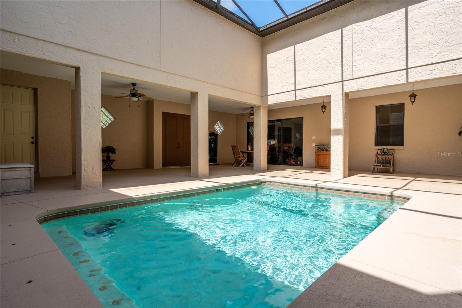 Image 3 of 47 For 2622 Carolyn Street