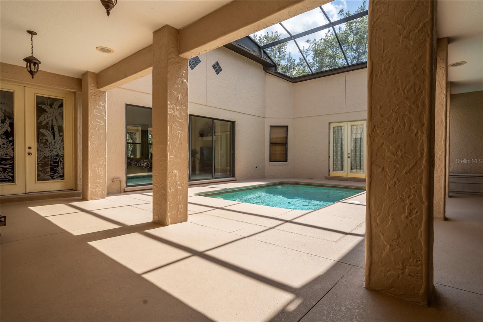 Image 4 of 47 For 2622 Carolyn Street