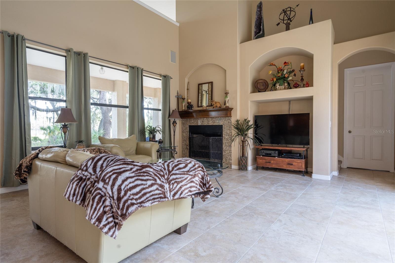 Image 9 of 47 For 2622 Carolyn Street
