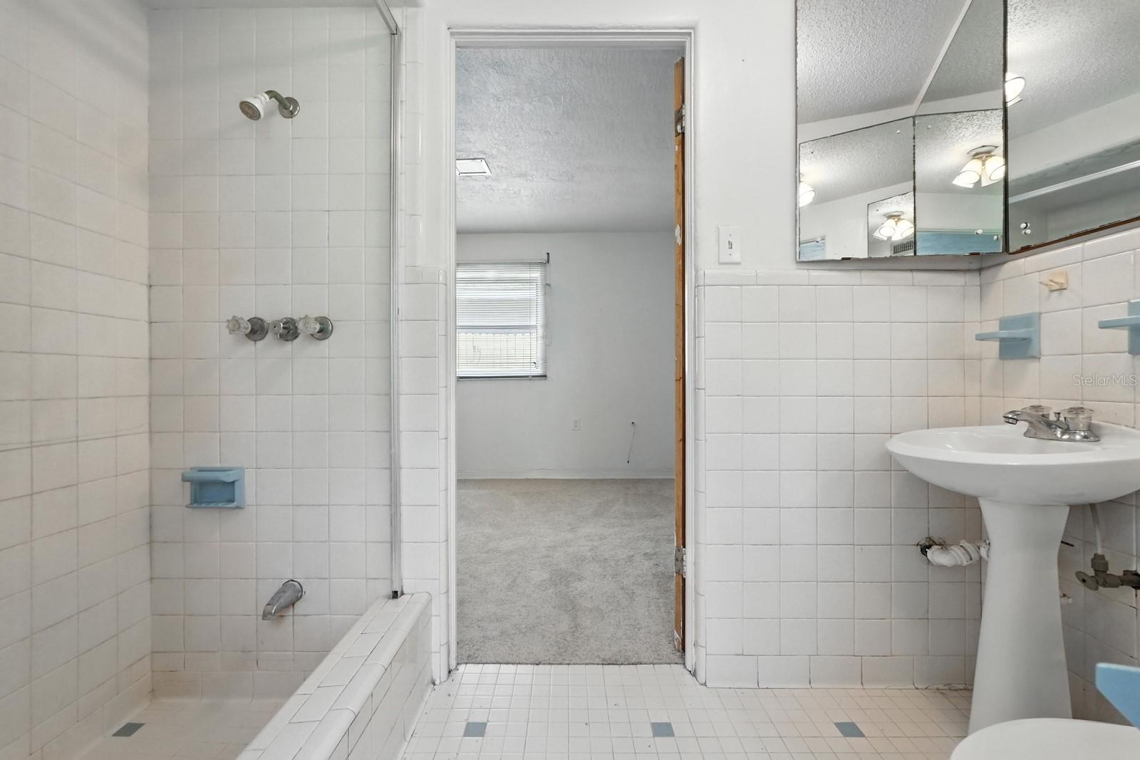 Image 23 of 46 For 740 Ridgewood Avenue