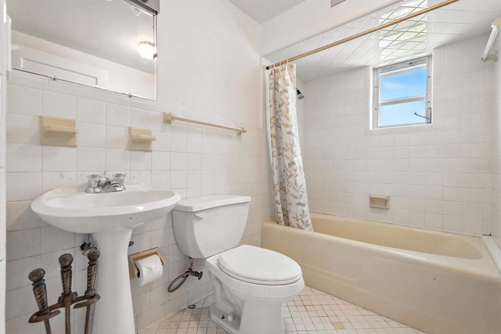 Image 24 of 46 For 740 Ridgewood Avenue
