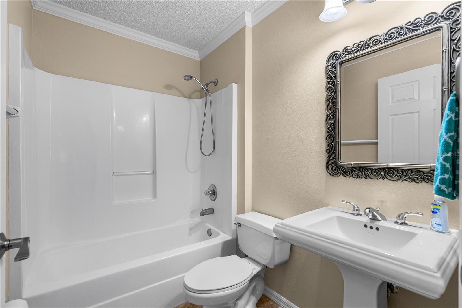 Image 22 of 38 For 633 Clairmont Lane