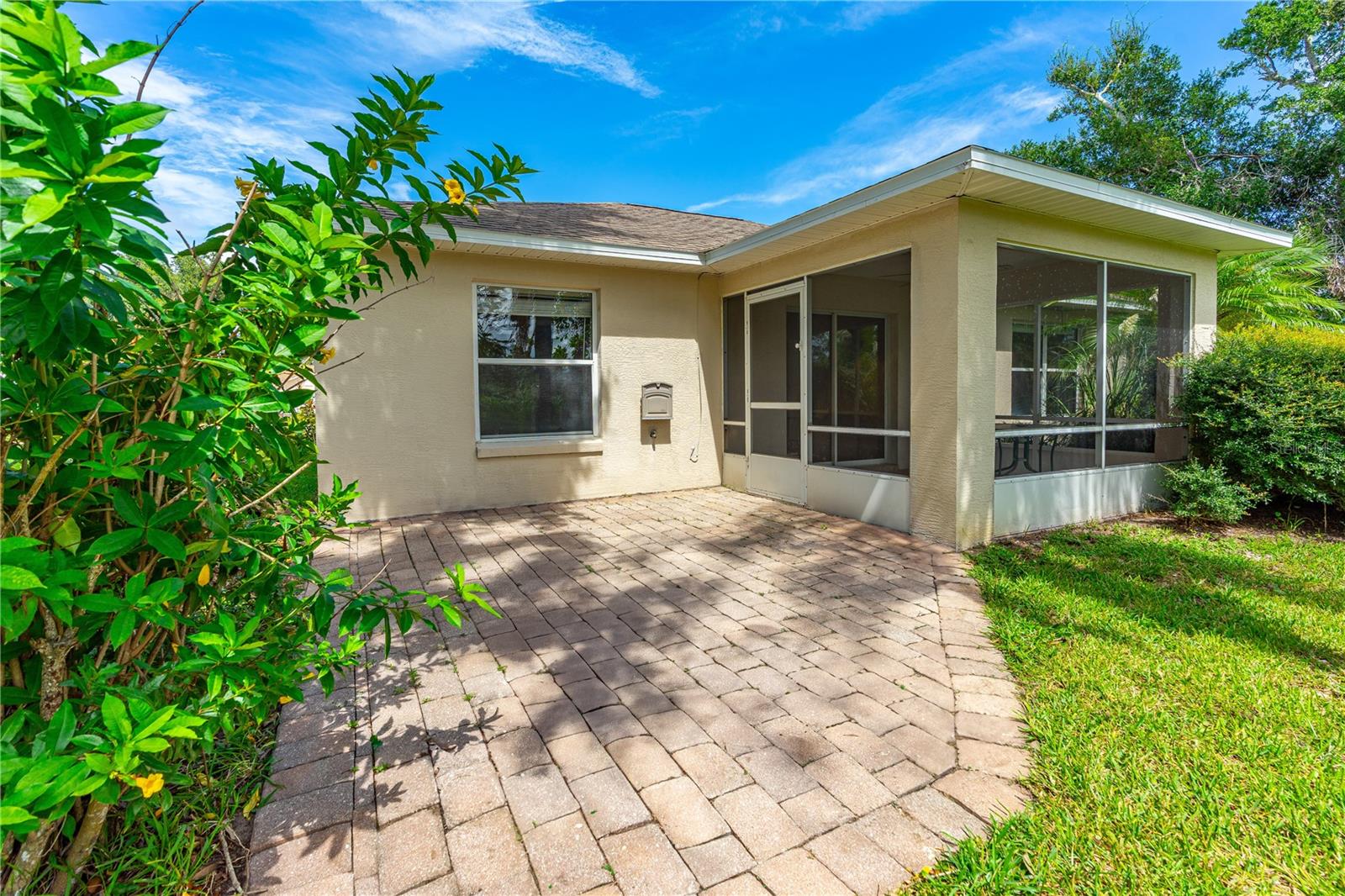 Image 4 of 38 For 633 Clairmont Lane