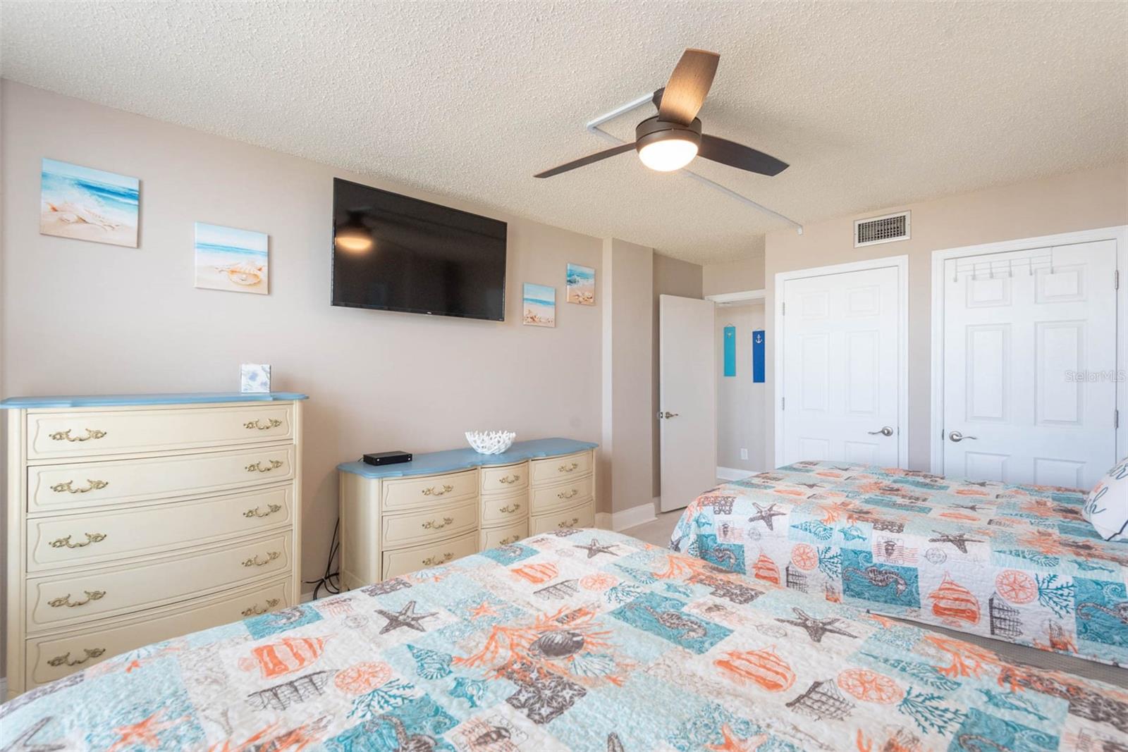 Image 11 of 60 For 1575 Ocean Shore Boulevard J010
