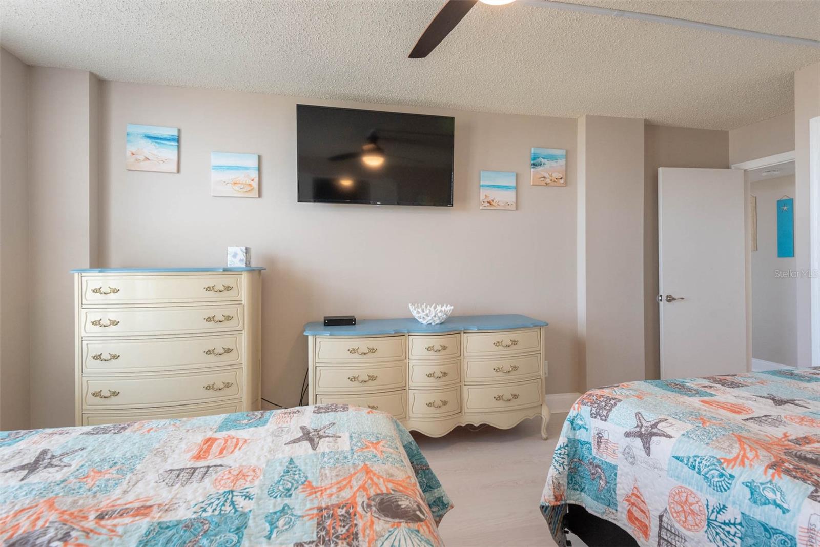Image 13 of 60 For 1575 Ocean Shore Boulevard J010