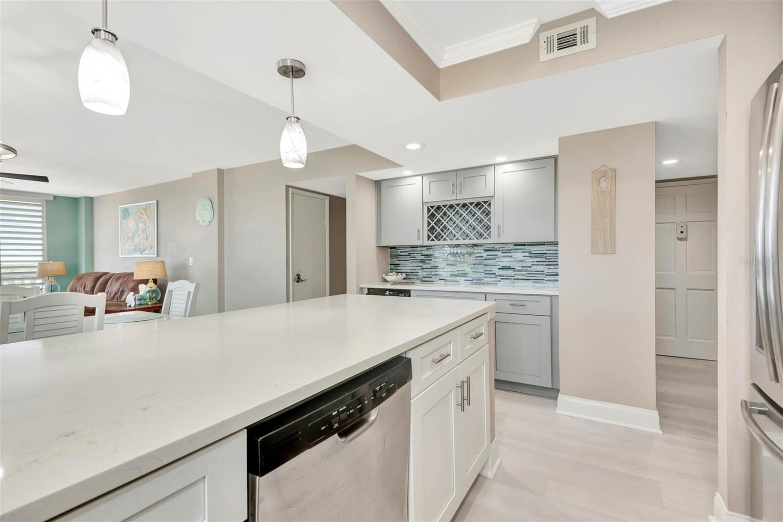 Image 21 of 60 For 1575 Ocean Shore Boulevard J010