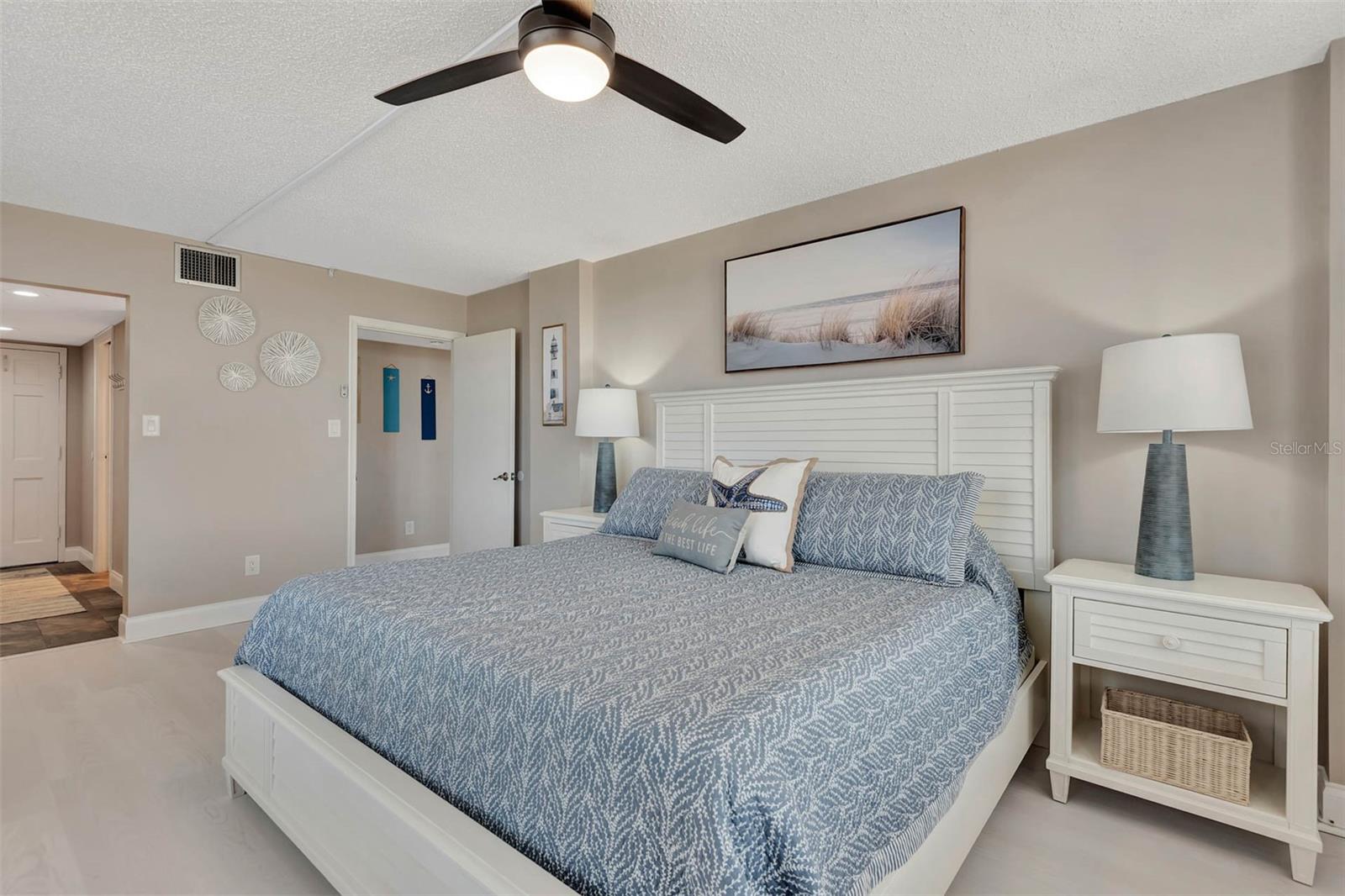 Image 4 of 60 For 1575 Ocean Shore Boulevard J010