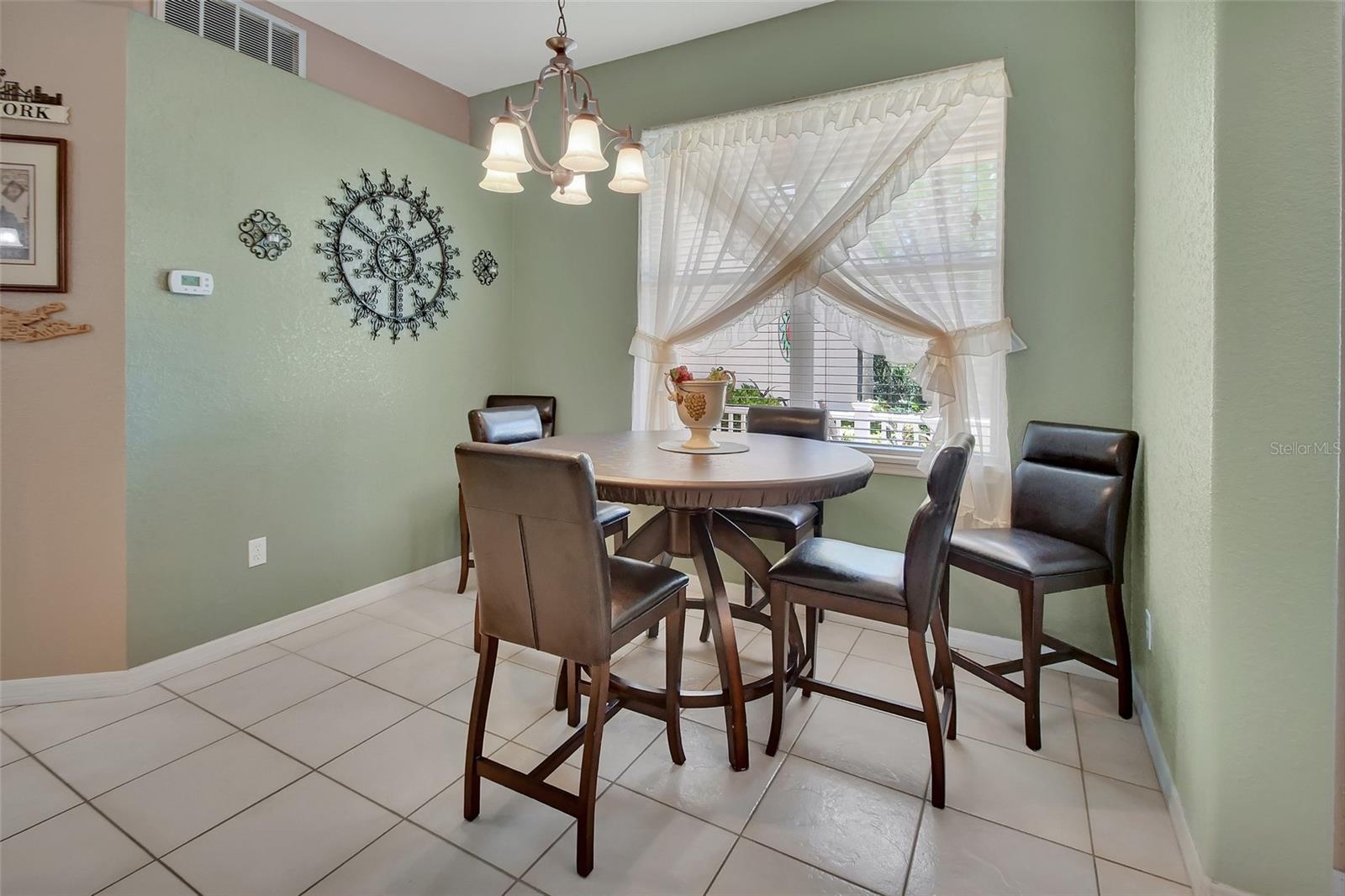 Image 17 of 58 For 710 Breezy Oak Court