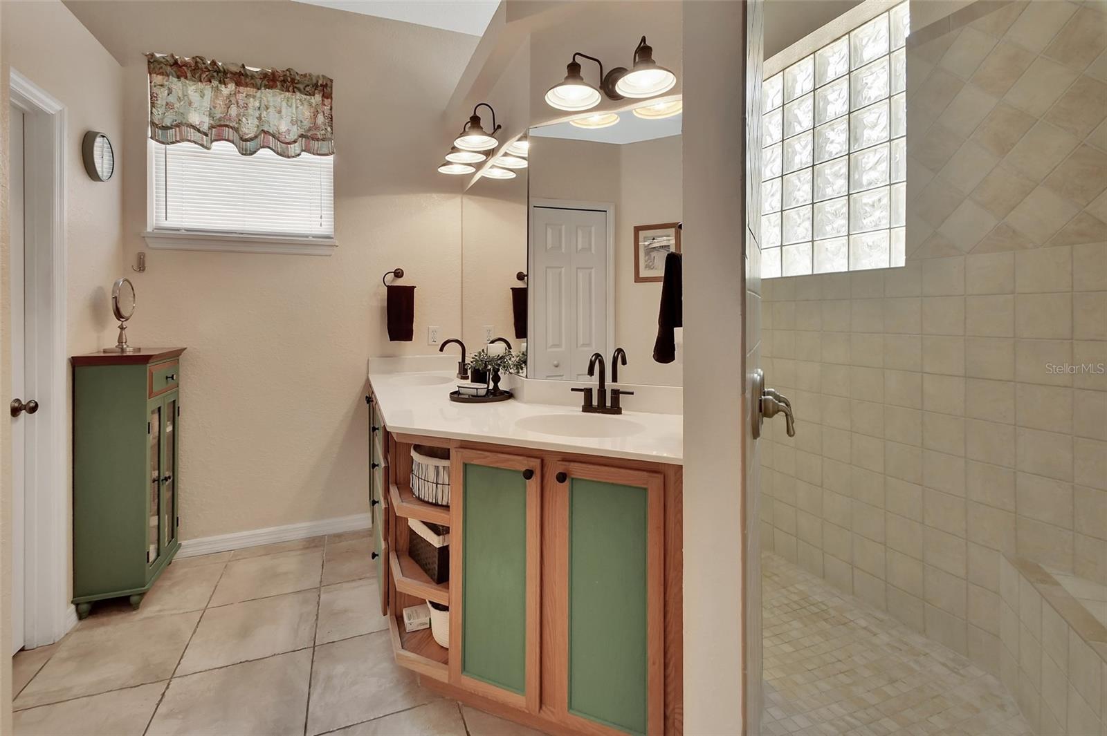 Image 24 of 58 For 710 Breezy Oak Court