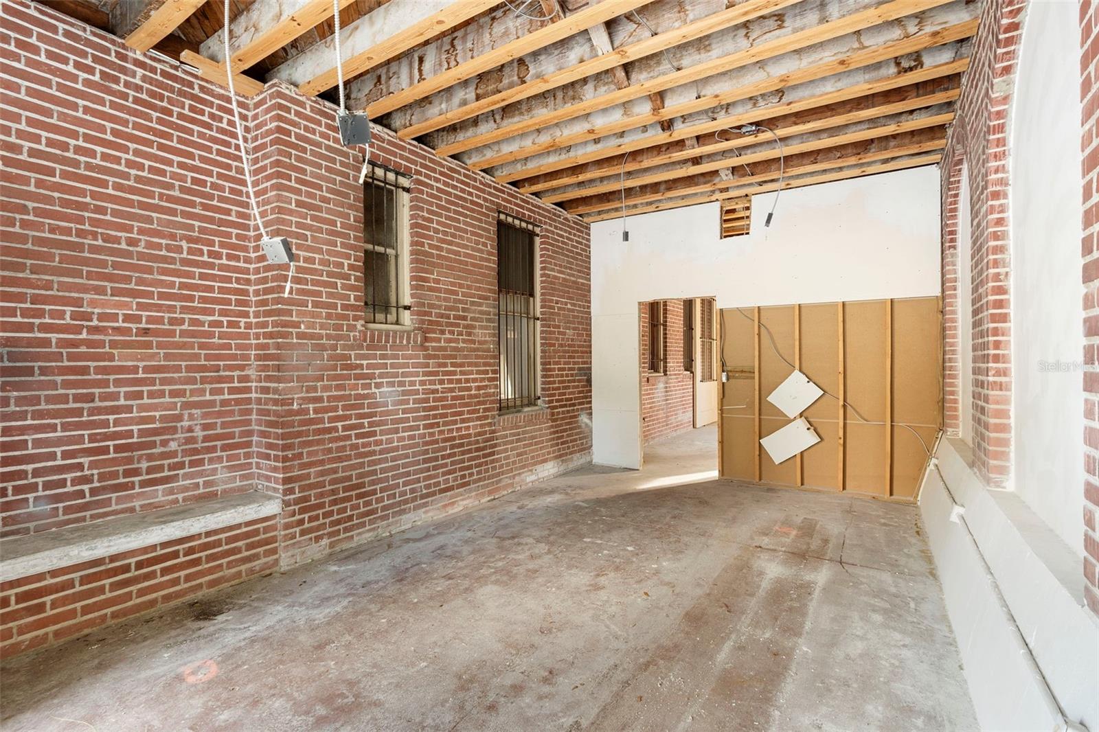 Image 7 of 65 For 204 Magnolia Street