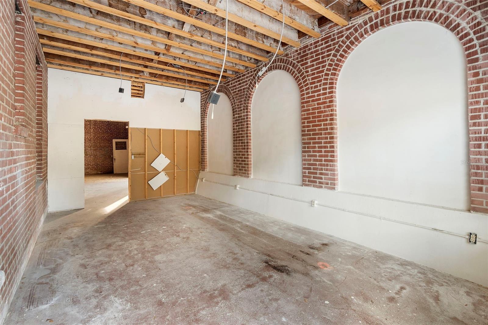 Image 8 of 65 For 204 Magnolia Street