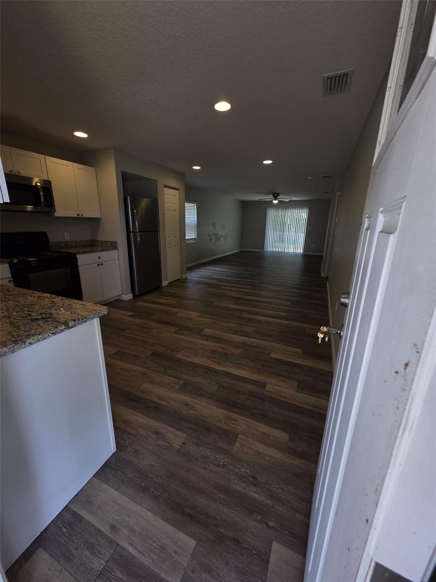 Image 5 of 26 For 915 Marlboro Drive