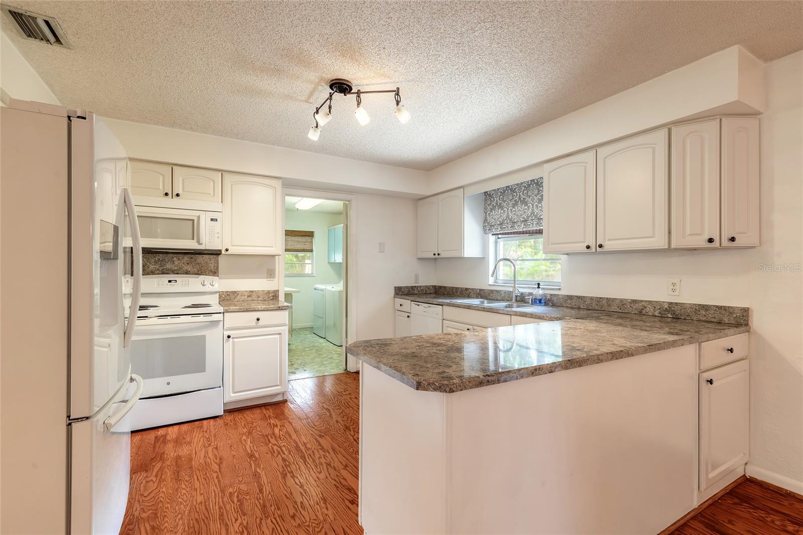 Image 16 of 35 For 62 Broadmoor Circle