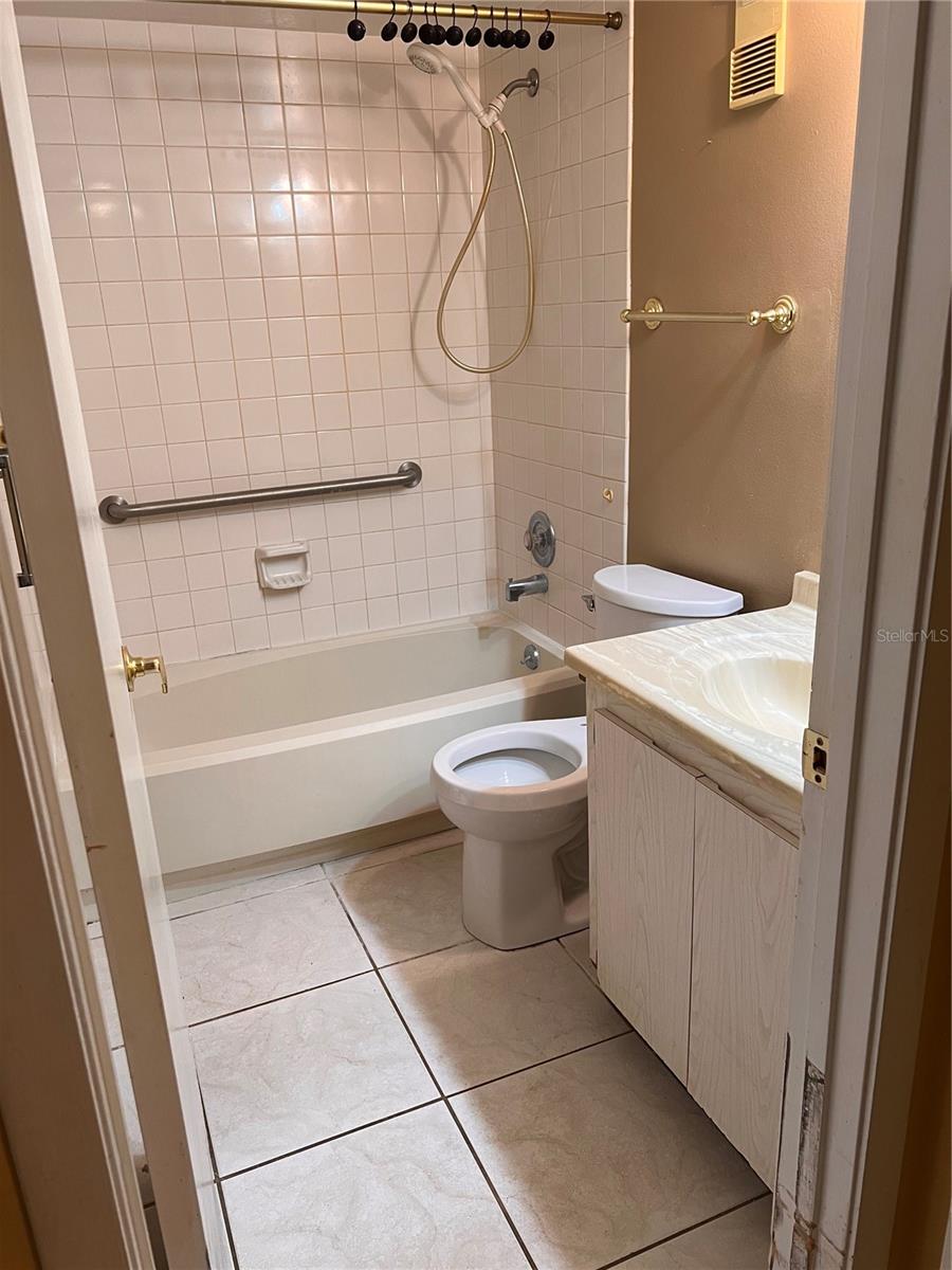 Image 14 of 27 For 140 Orchid Woods Court 1a