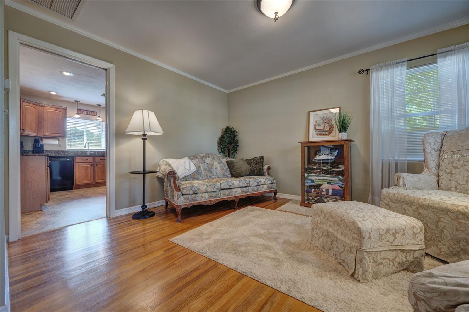 Listing photo id 10 for 709 Pine Tree Court